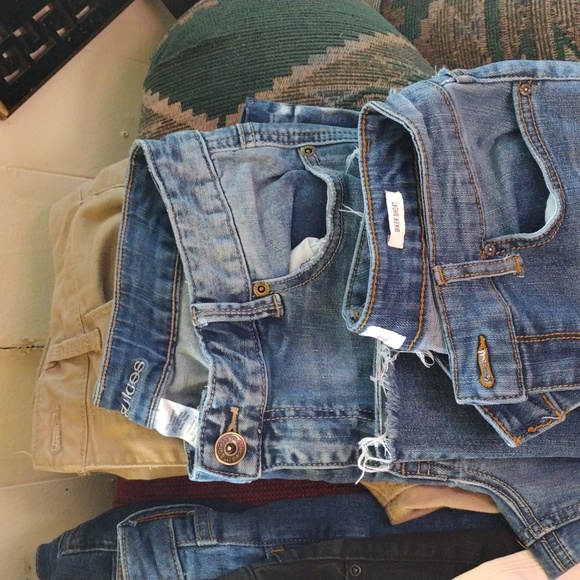 $10 sale on various pants, shorts, and comfy sandals!!! - Picture 4 of 7